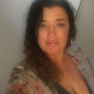 Meet your Posher, Ema